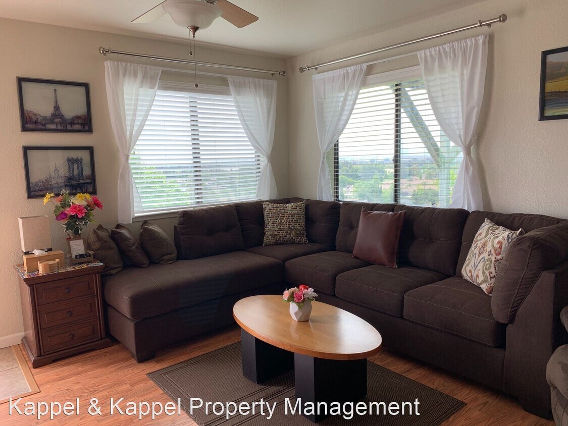 Foto principal - 2 br, 1 bath House - 651 Hillside Dr -