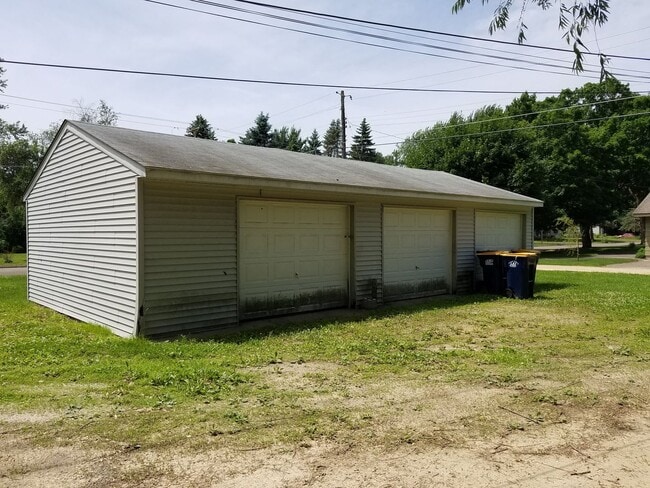 Building Photo - 720 3rd St