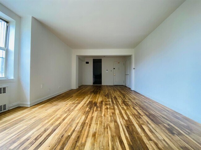 Foto del edificio - 105-37 65th Ave