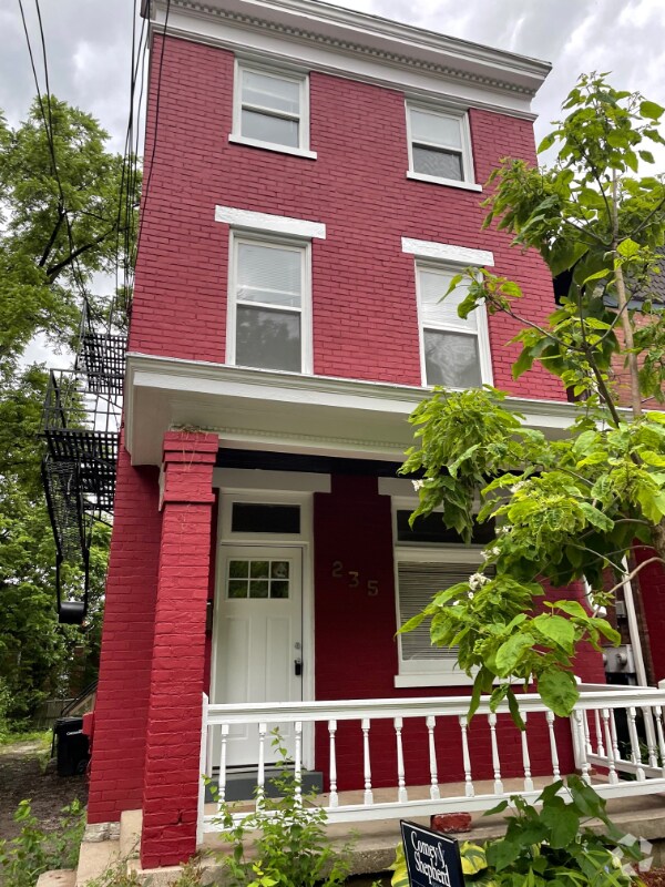 Building Photo - 235 Emming St