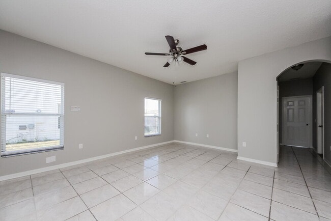 Building Photo - 104 Bridgeport Way