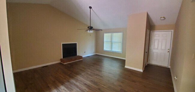 Foto del edificio - 2200 West Cone Blvd