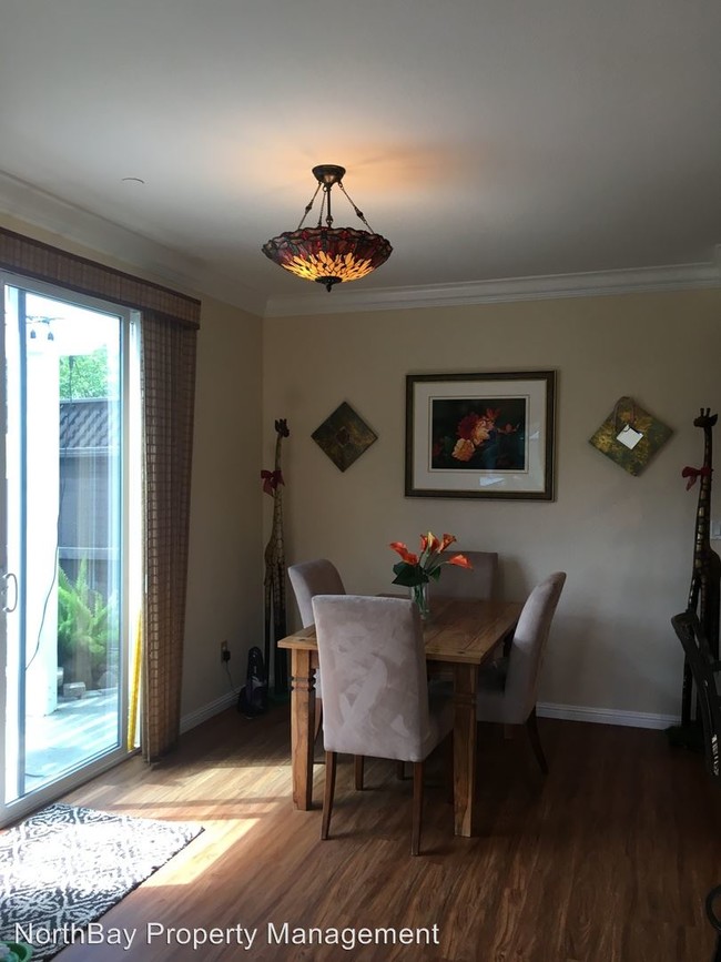 Building Photo - 2 br, 2.5 bath House - 2858 Pearblossom Dr