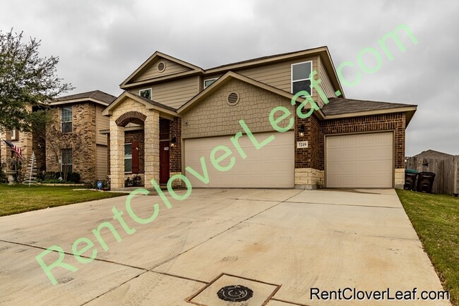 Building Photo - 4 Bedroom with 3 Car Garage