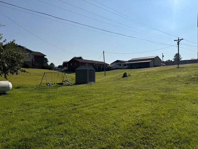 Building Photo - Three Bedroom Home in London, KY