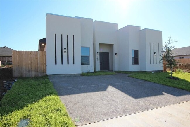 Building Photo - 1009 La Muralla St