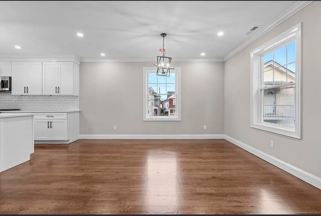 Building Photo - 289 Harriet St