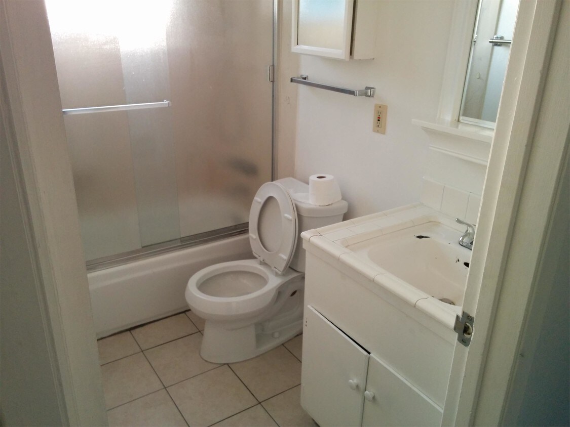 15991 Mateo St Unit 8, San Leandro, CA 94578 Room for Rent in San