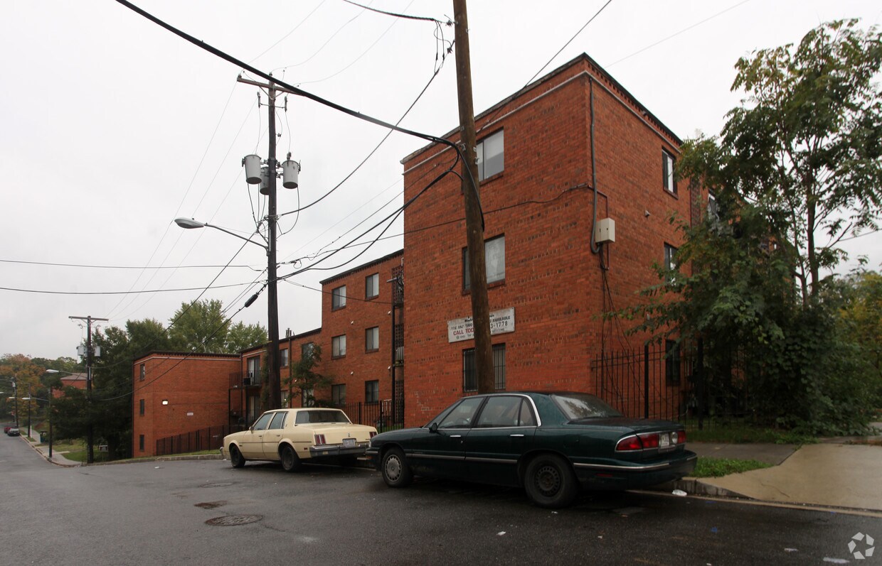 Foto principal - 5105-5109 F St SE