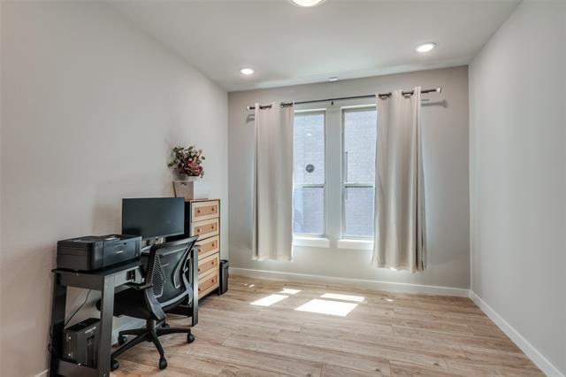 Foto del edificio - 352 Community Dr