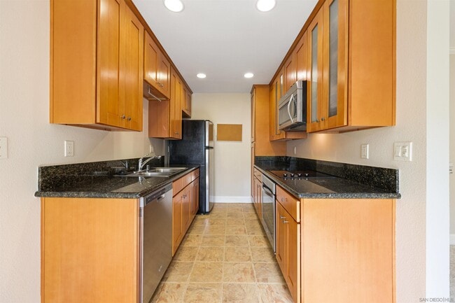 Building Photo - 8515 Villa La Jolla Dr