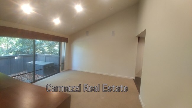 Building Photo - 2241 Woodside Ln