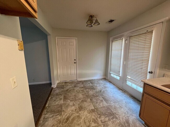 Foto del edificio - Quiet Neighborhood!