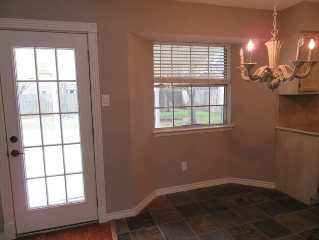 Building Photo - 1301 Bayou Oak Dr