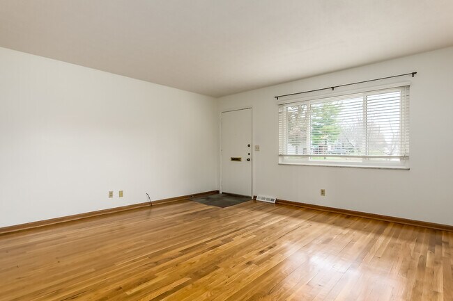 Foto del edificio - 5046 Heathmoor Dr