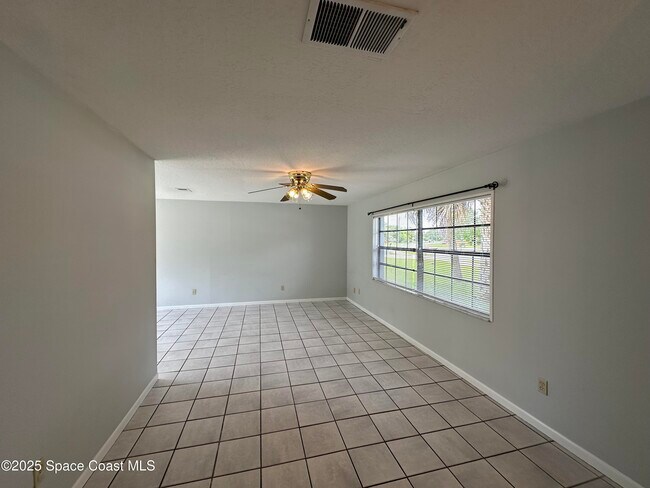 Foto del edificio - 682 Americana Blvd NE