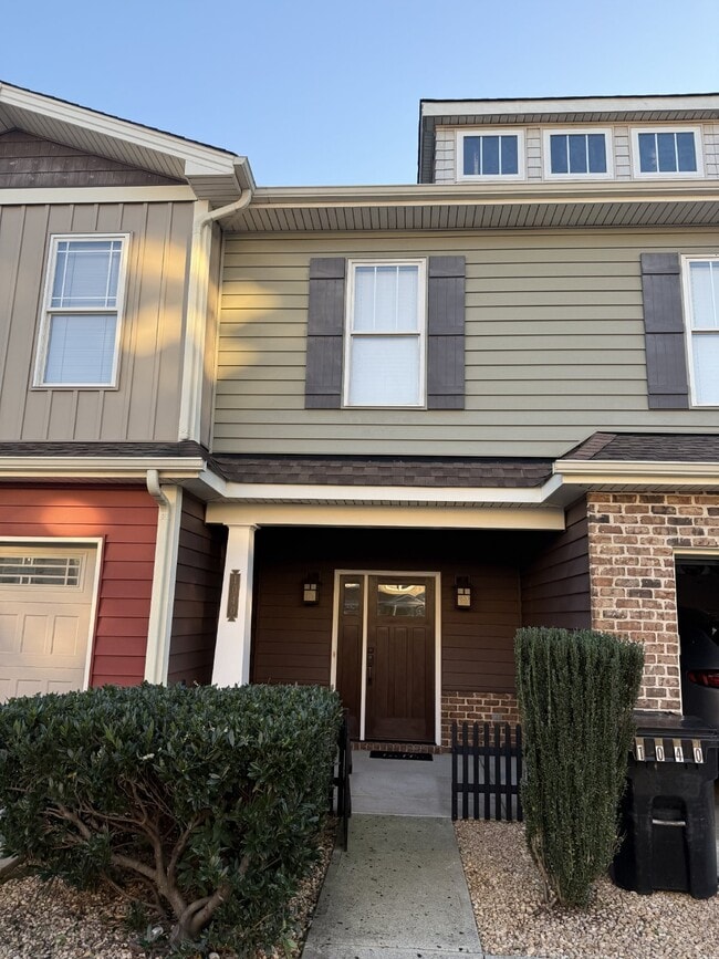 3 Bedroom, 2 1/2 Bathroom Farmington Charm in Forest, VA! Gym and field house included. - 3 Bedroom, 2 1/2 Bathroom Farmington Charm in Forest, VA! Gym and field house included.