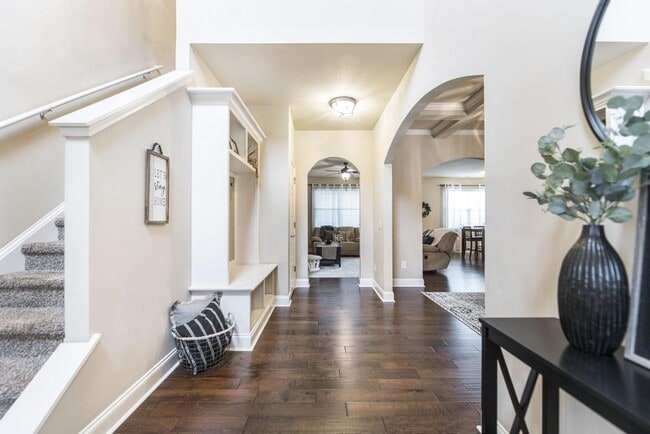 Building Photo - "Spacious 4-Bedroom Home with Granite Coun...