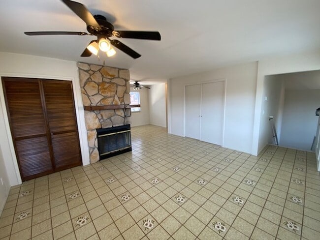 Foto del edificio - 739 W Franklin St