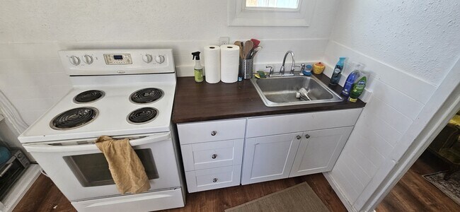 Foto del edificio - 1015 Pine Ave