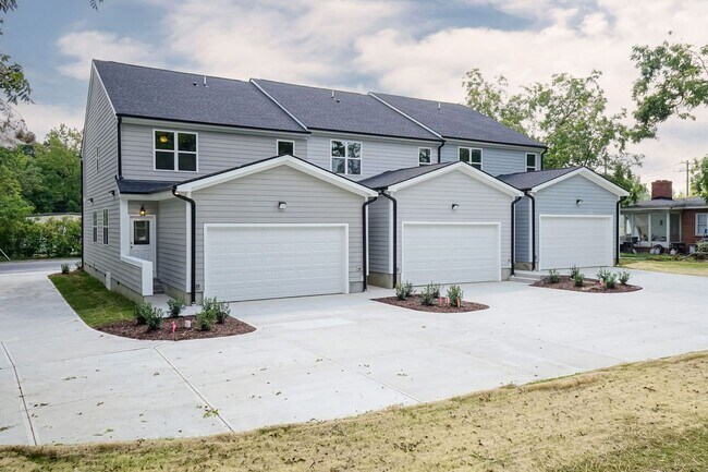 Foto del edificio - Four Bedroom Home