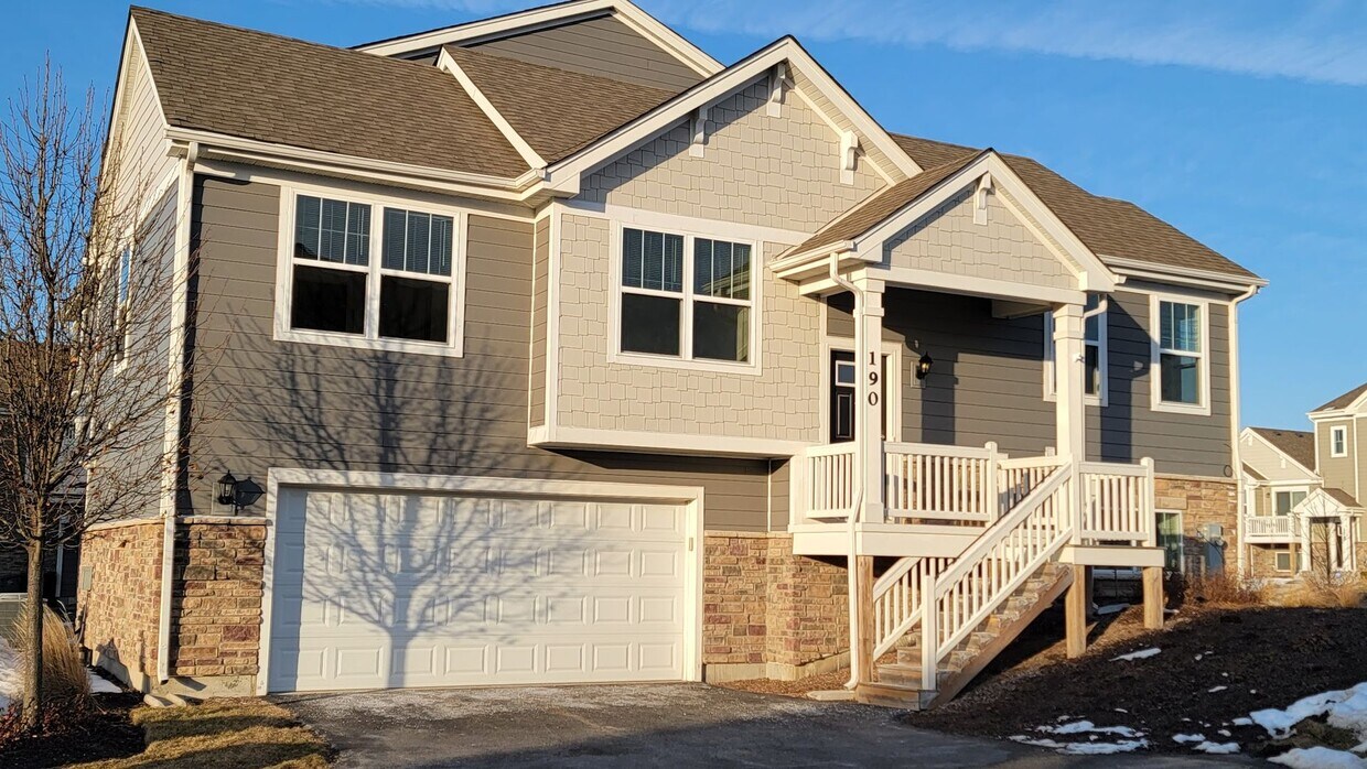 Primary Photo - BEAUTIFUL 3 BEDROOM, 2 BATH ELGIN TOWNHOME!