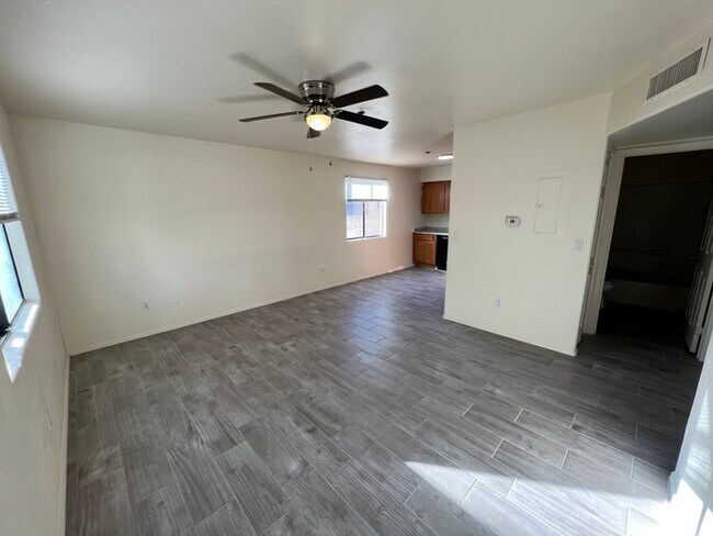Foto del edificio - For Rent
