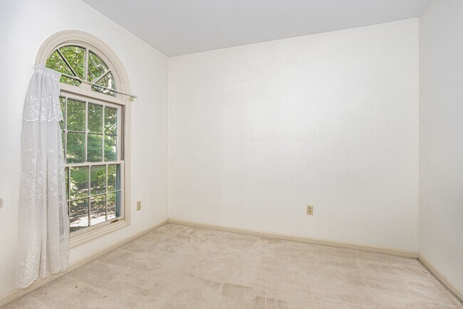 Building Photo - 224 Crescent Dr