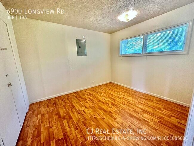 Foto del edificio - 6900 Longview Rd