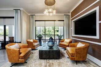 Building Photo - Vintage Franklin Apartments