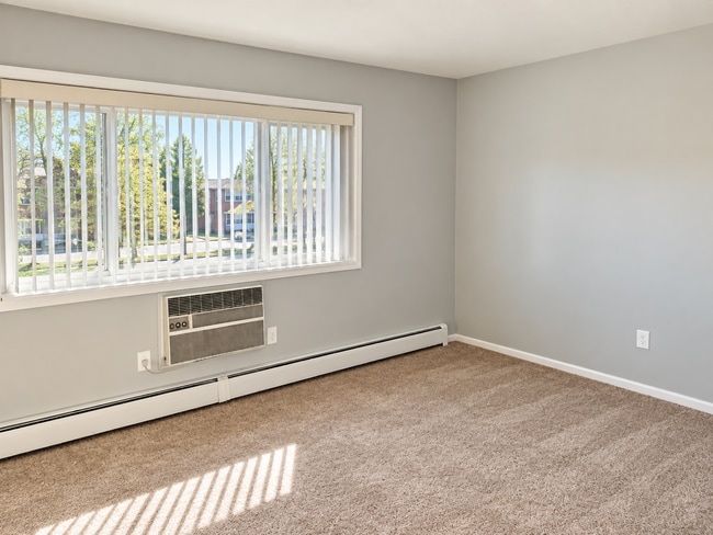 Building Photo - 4915 Briarwood Ave