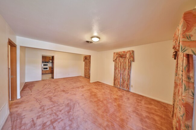 Foto del edificio - Charming 3/1.5 Home Available for Lease!