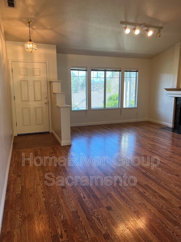 Building Photo - 3315 Tea Rose Dr