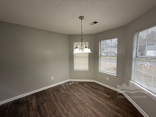 Building Photo - 5064 Bowdoin Dr