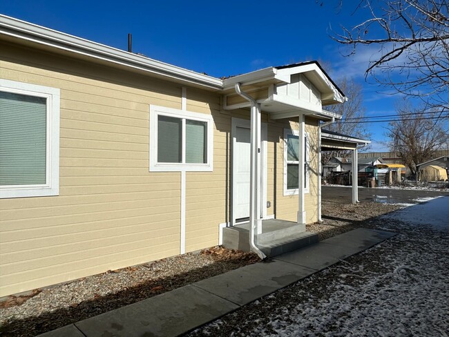 Building Photo - 2-Bedroom In Emmett