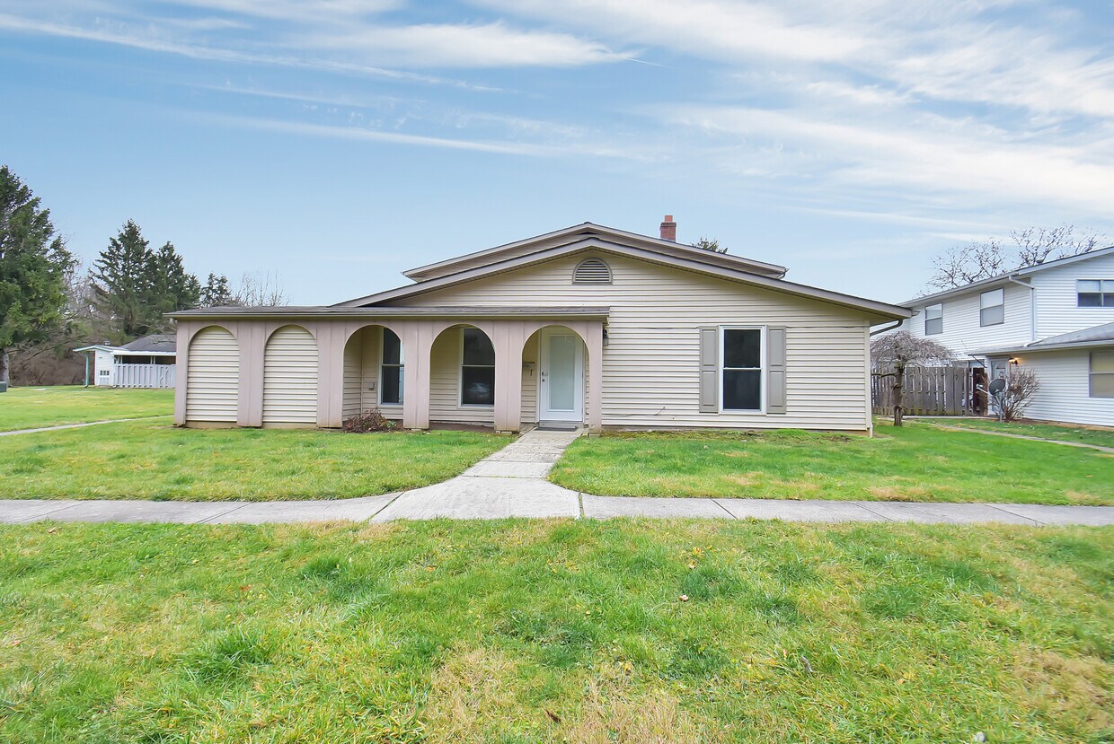 Primary Photo - 2500 Burgandy Ln