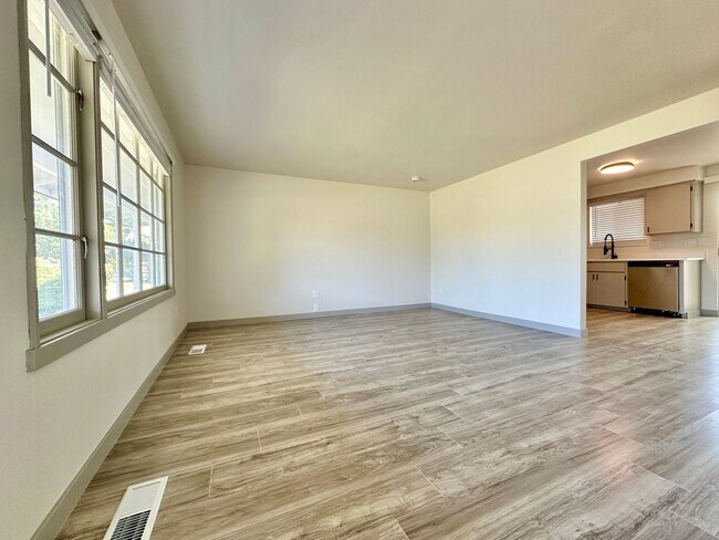 Foto del edificio - 419-421 3rd St. NE