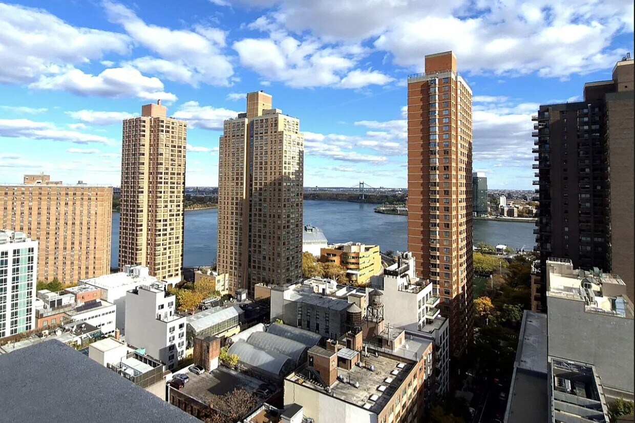 Photo - 400 E 90th St (New York, NY)