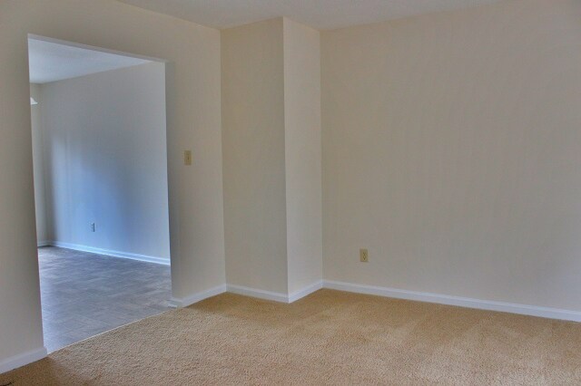 Building Photo - Fenced yard 2 bedroom duplex in near Ralei...