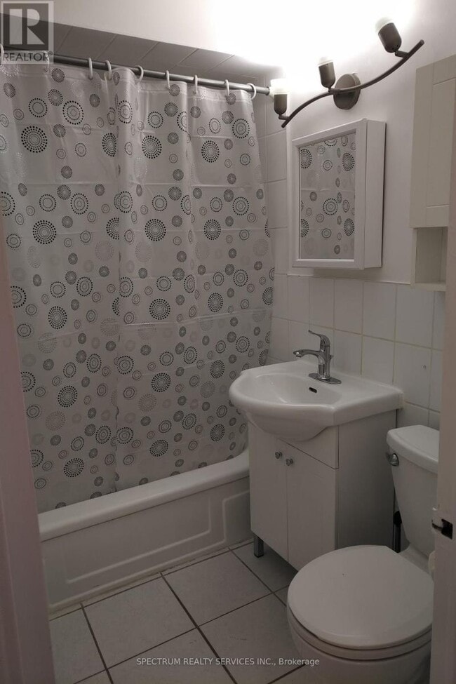 Building Photo - 2961 Dufferin St