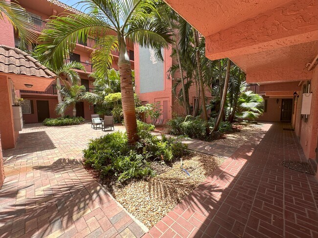 Foto del edificio - 670 Tennis Club Dr