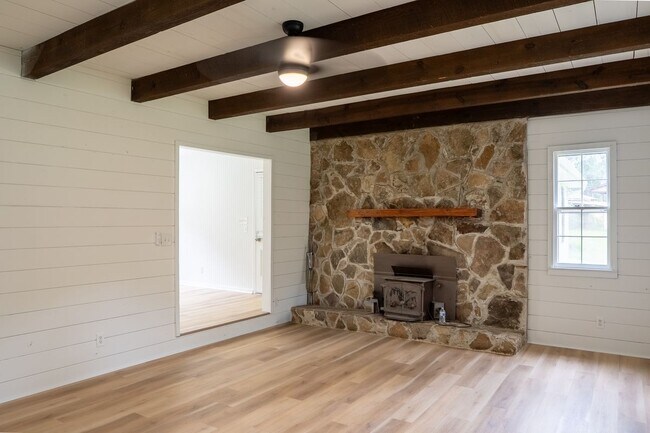 Building Photo - 1507 Ewing Chapel Rd