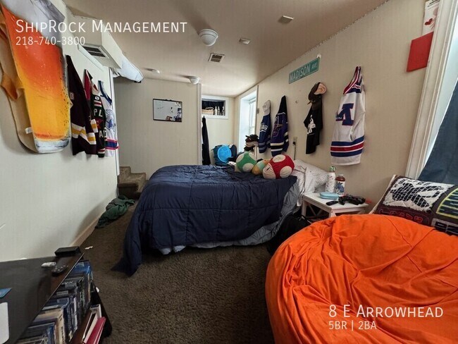 Foto del edificio - 8 E Arrowhead Rd