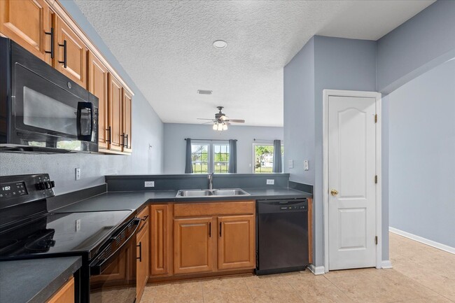 Building Photo - "Charming 3 Bed, 2.5 Bath Townhouse in Jac...