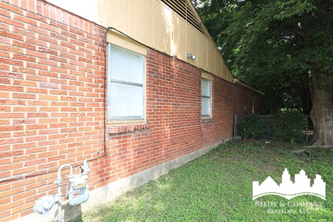 Building Photo - 416 Carbon Rd