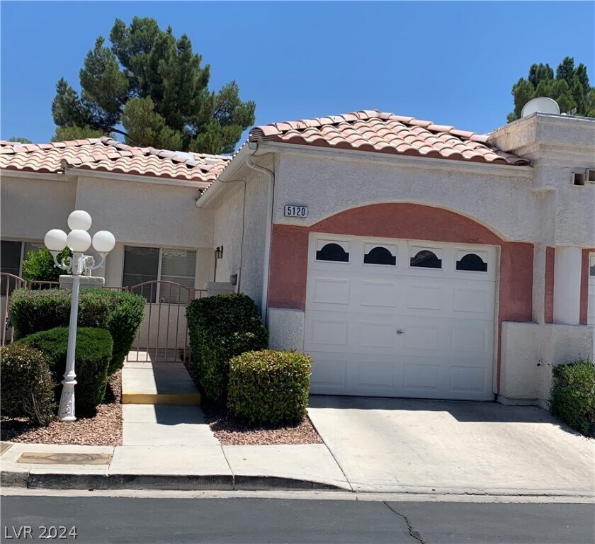 Foto principal - 5120 Briar Meadow Way