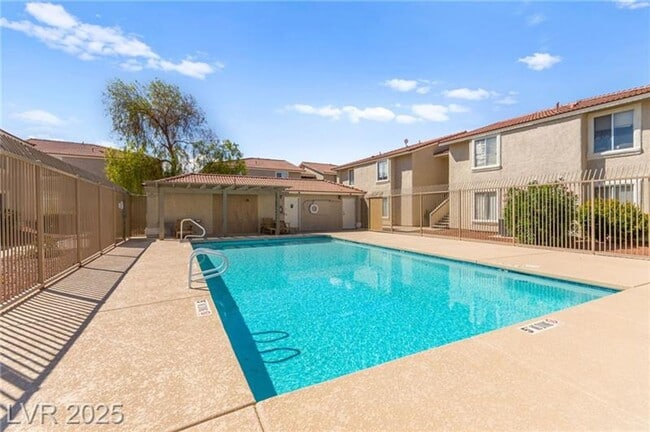 Foto del edificio - Stylish 2 Bedroom Condo in 89145