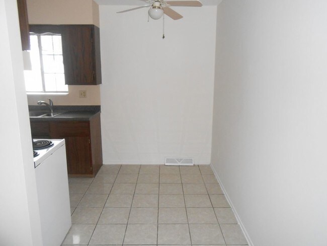 Foto del edificio - 1707 Oakmont St NW