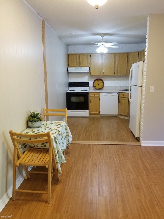 Building Photo - 1 br, 1 bath  - The Atrium Condominiums