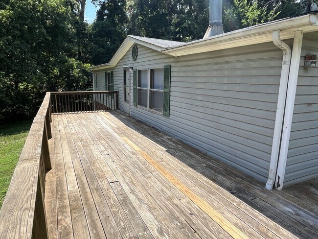 Building Photo - Quiet living 3 bed, 2 bath Ranch near Mint Hill